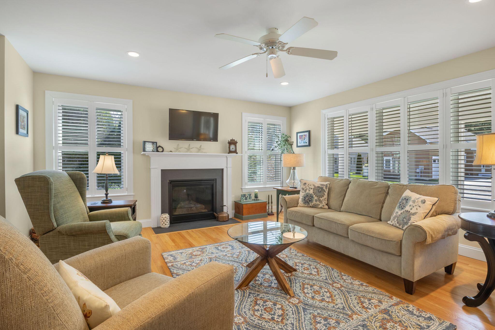 10 Lexington Drive 9