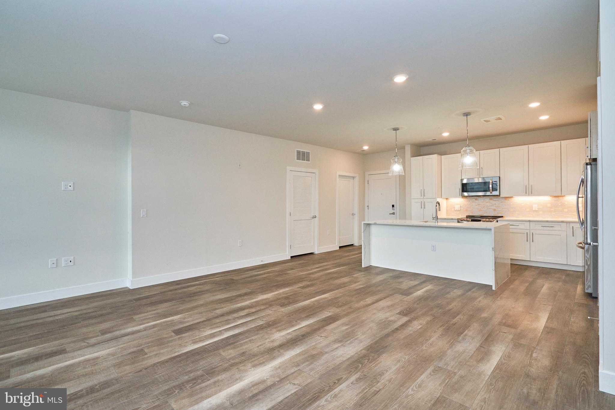 1761 Old Meadow Rd Unit: 307