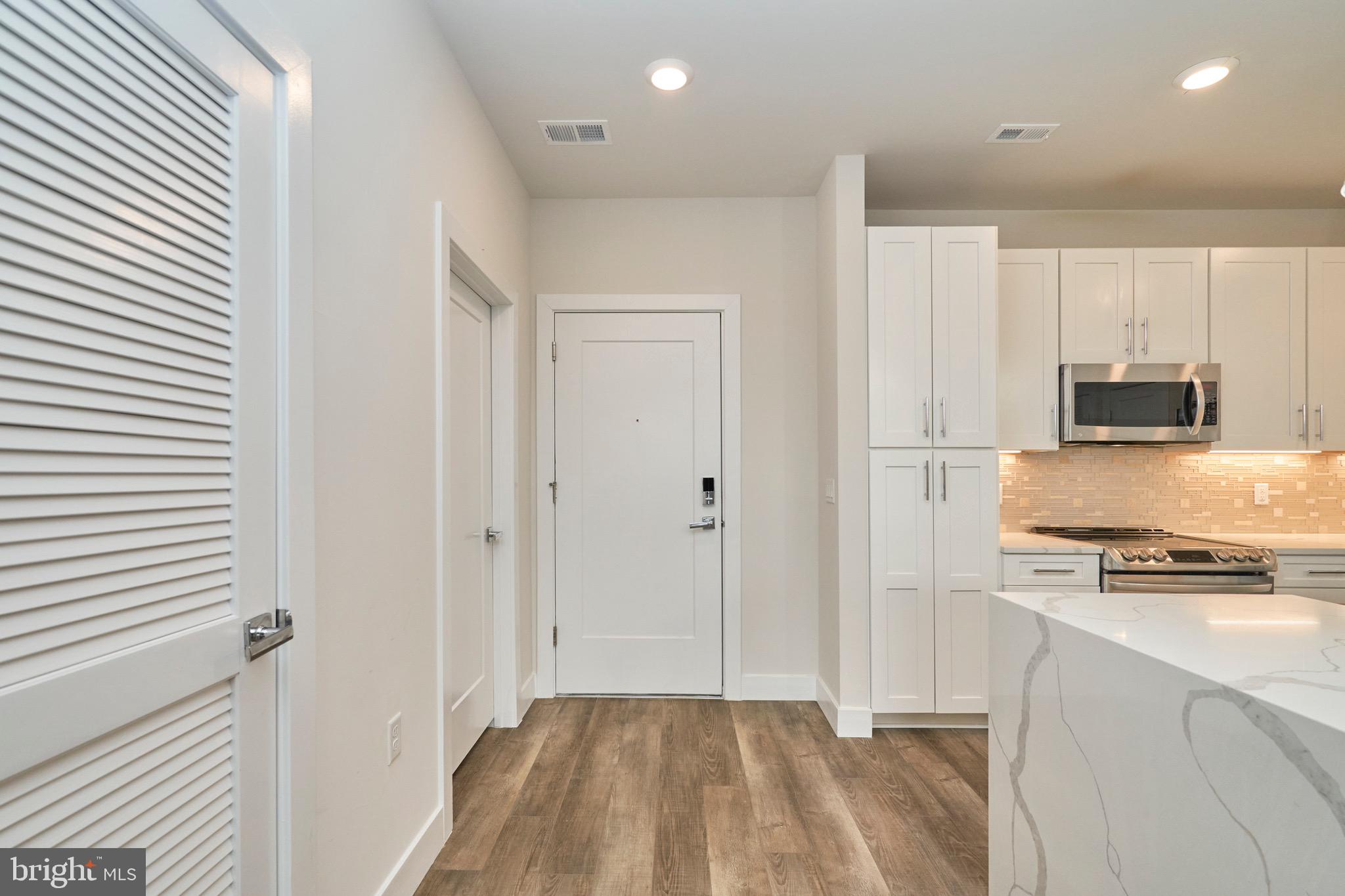 1761 Old Meadow Rd Unit: 307