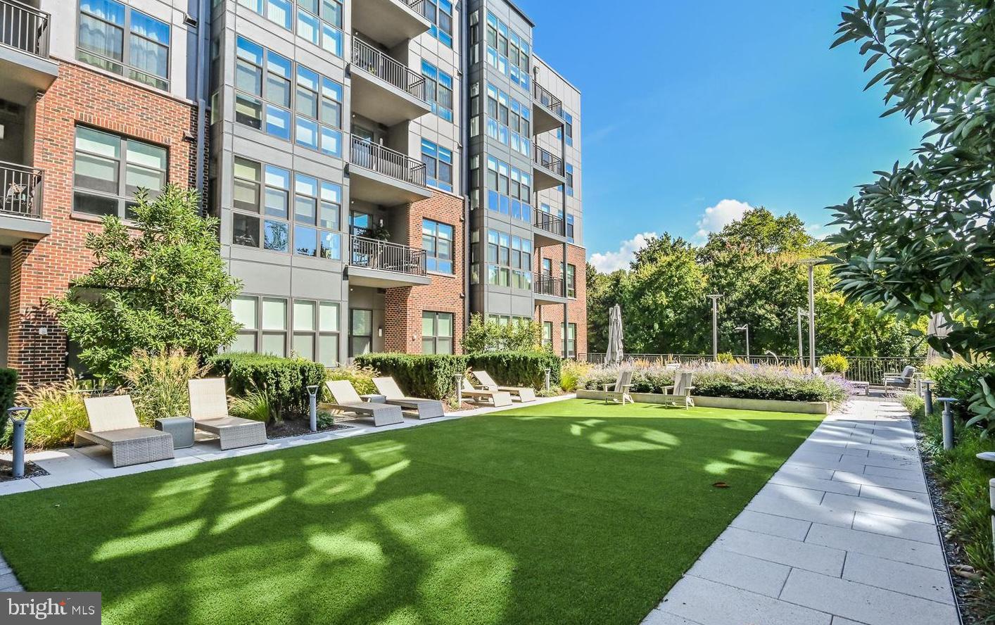 1761 Old Meadow Rd Unit: 307