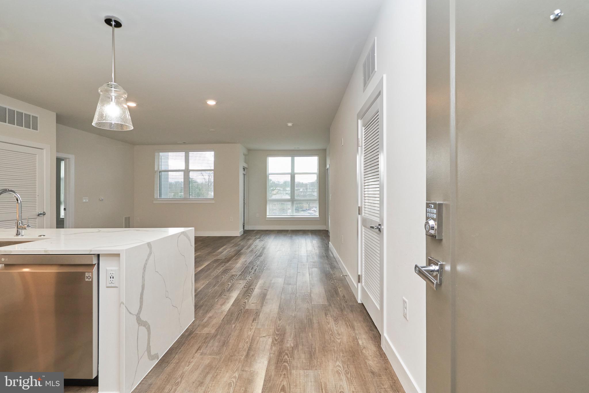 1761 Old Meadow Rd Unit: 307