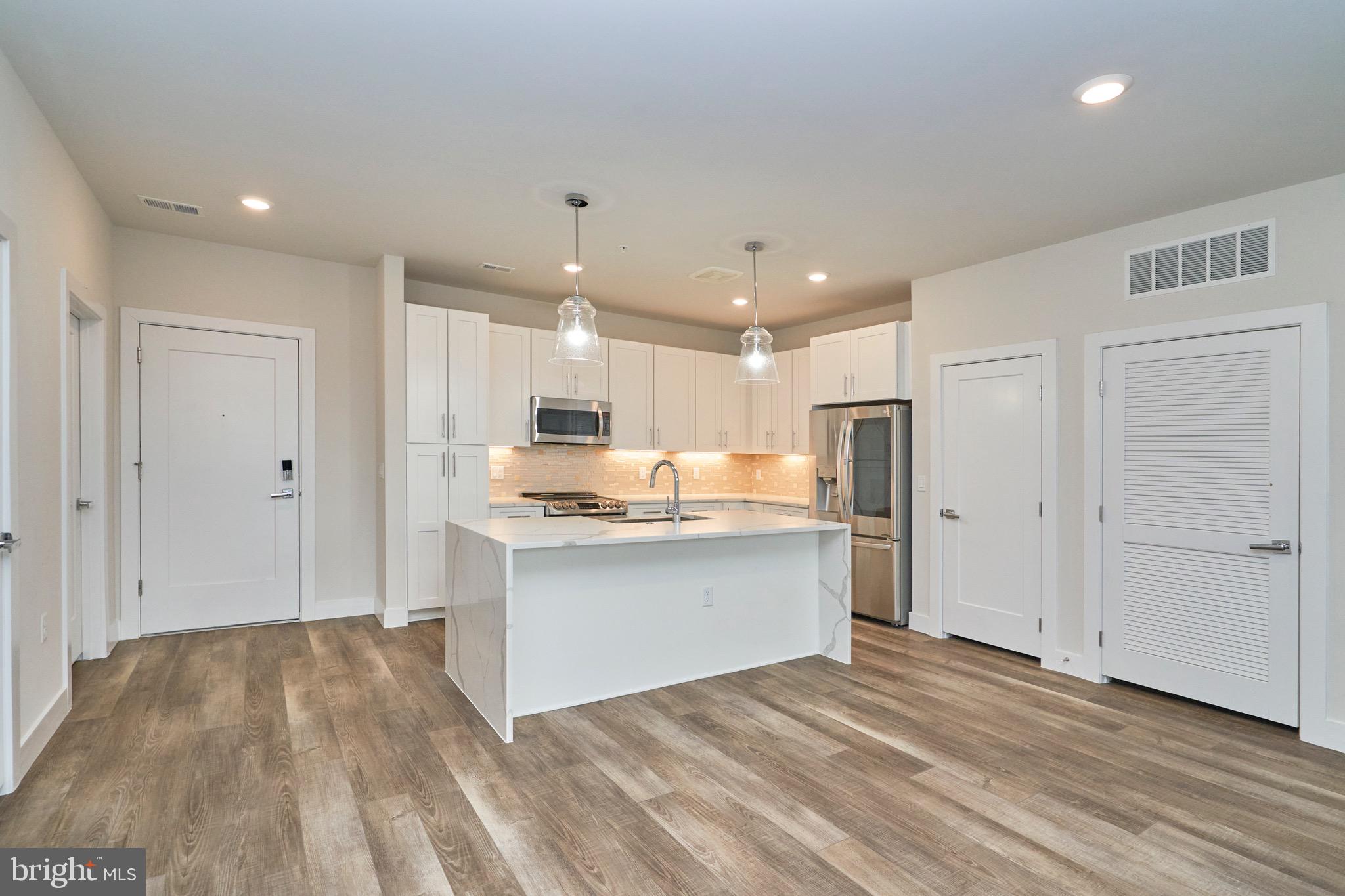 1761 Old Meadow Rd Unit: 307