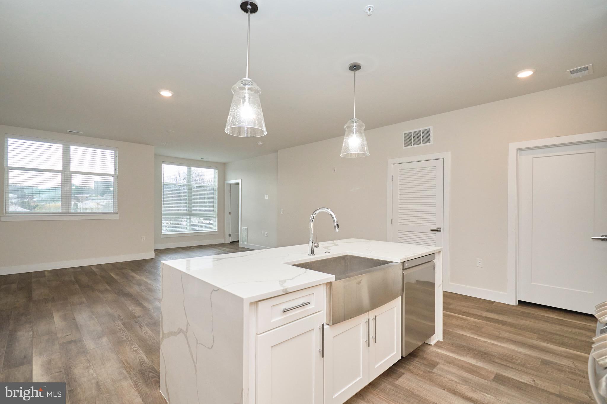 1761 Old Meadow Rd Unit: 307