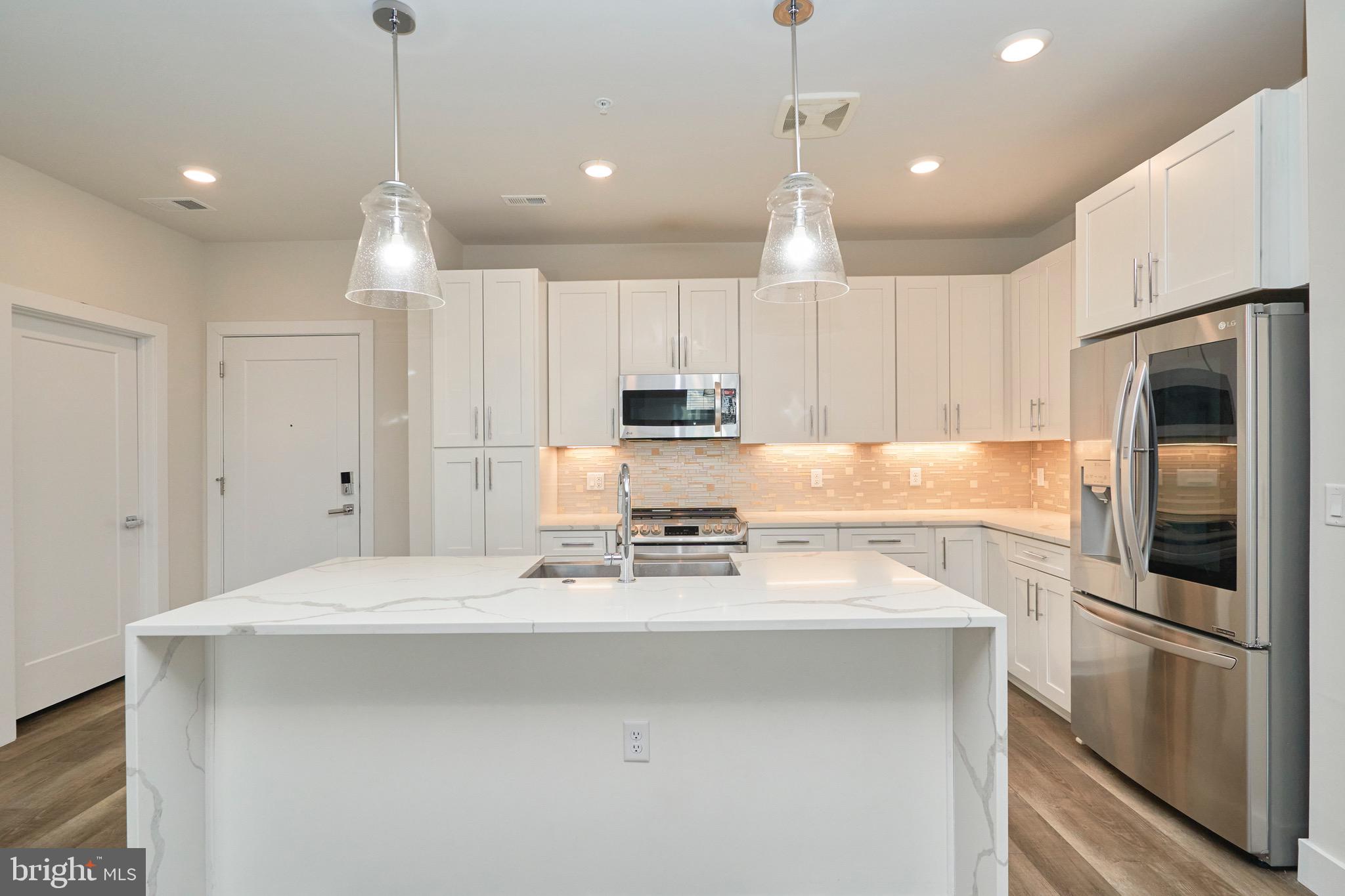 1761 Old Meadow Rd Unit: 307