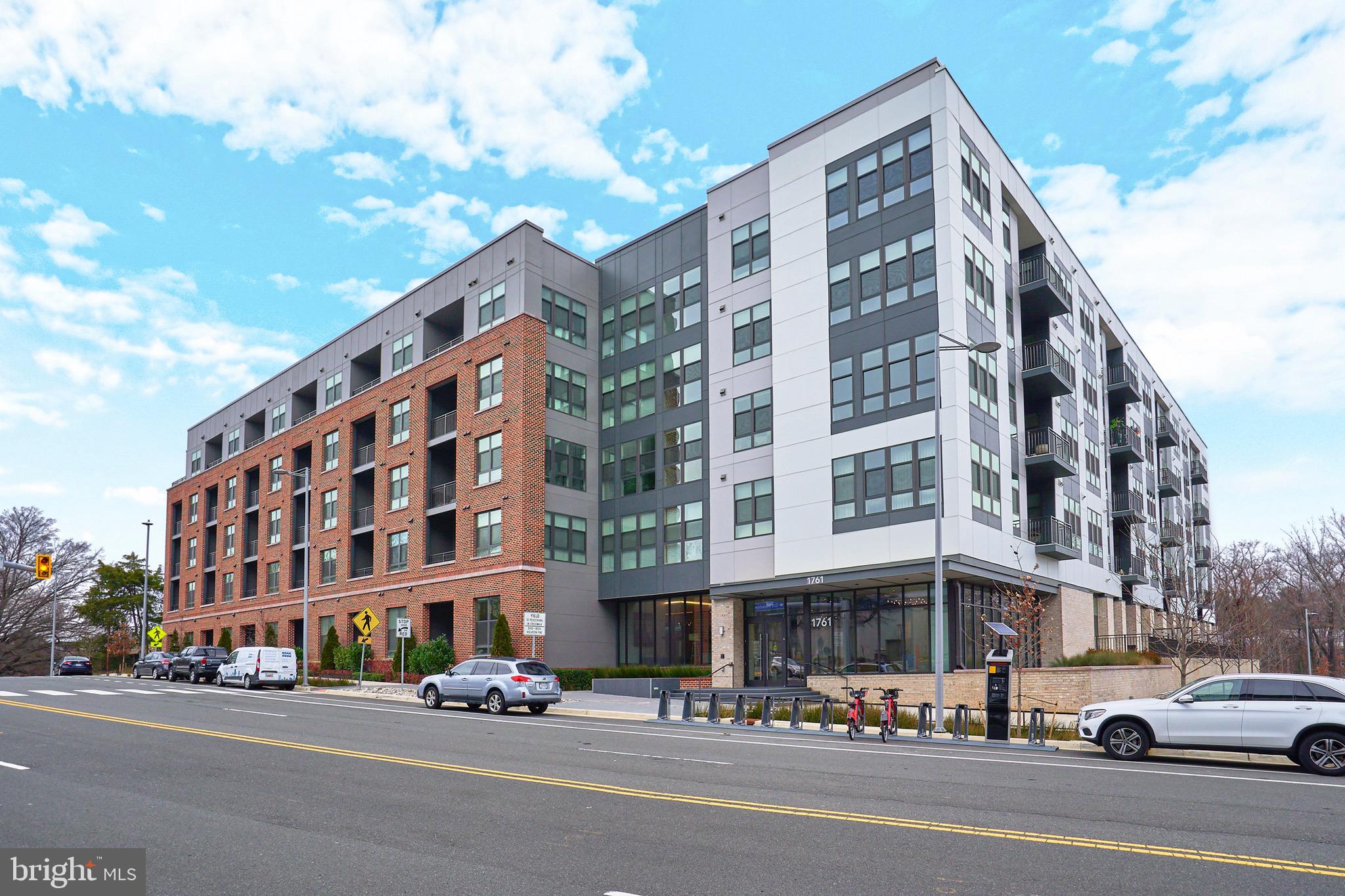 1761 Old Meadow Rd Unit: 307