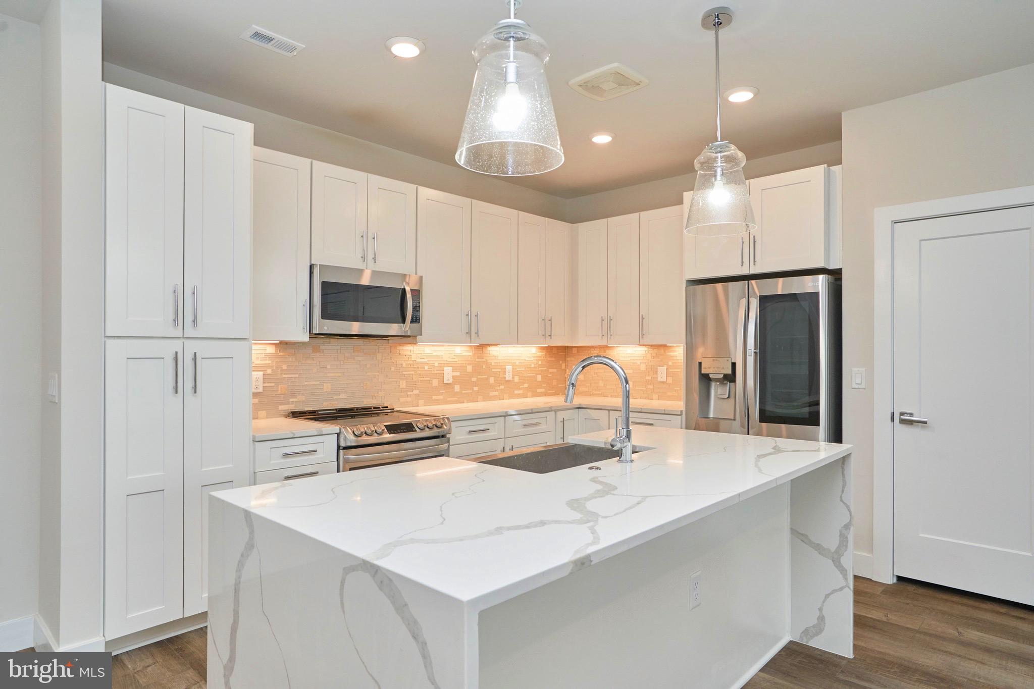 1761 Old Meadow Rd Unit: 307