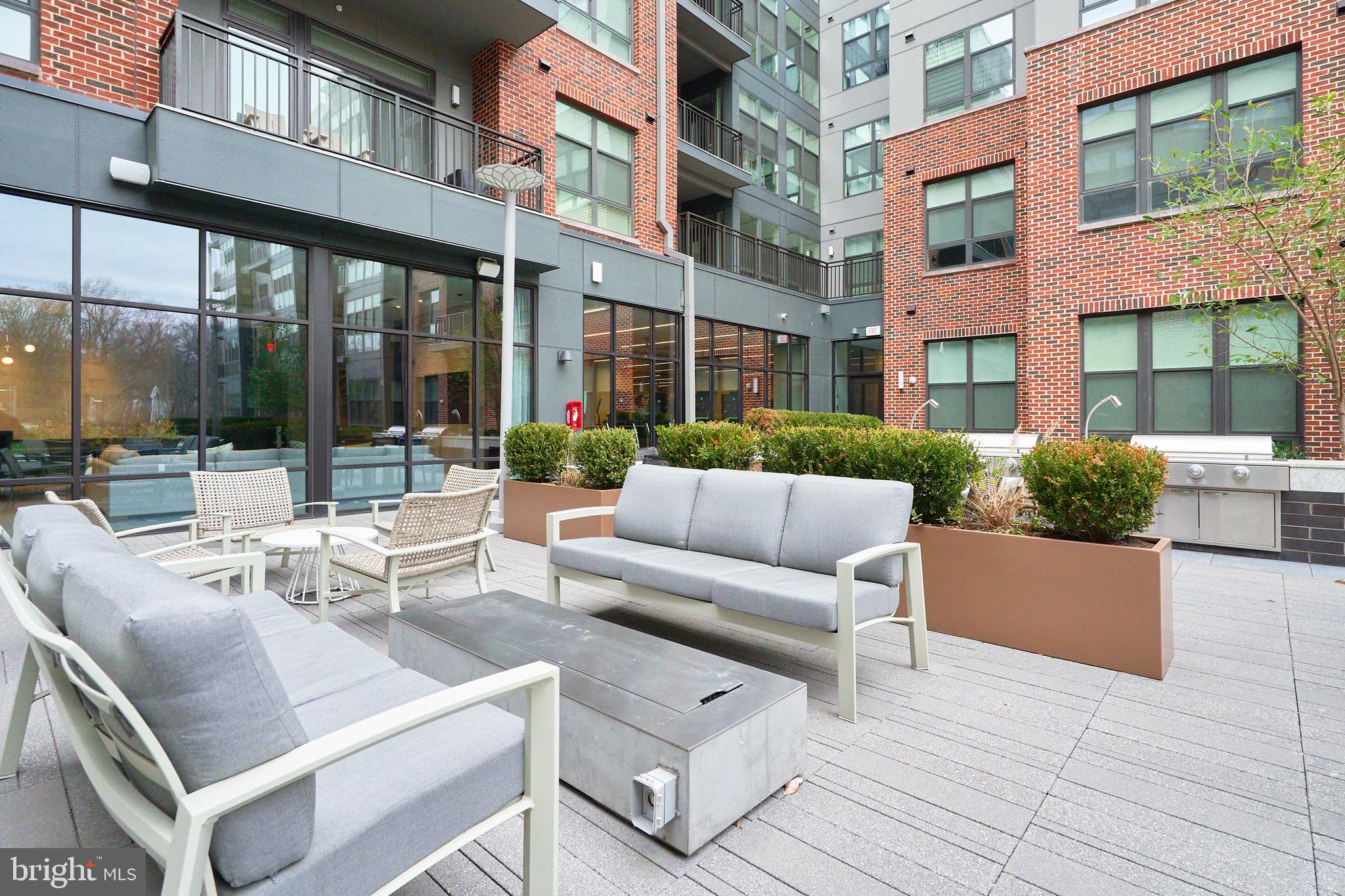 1761 Old Meadow Rd Unit: 307