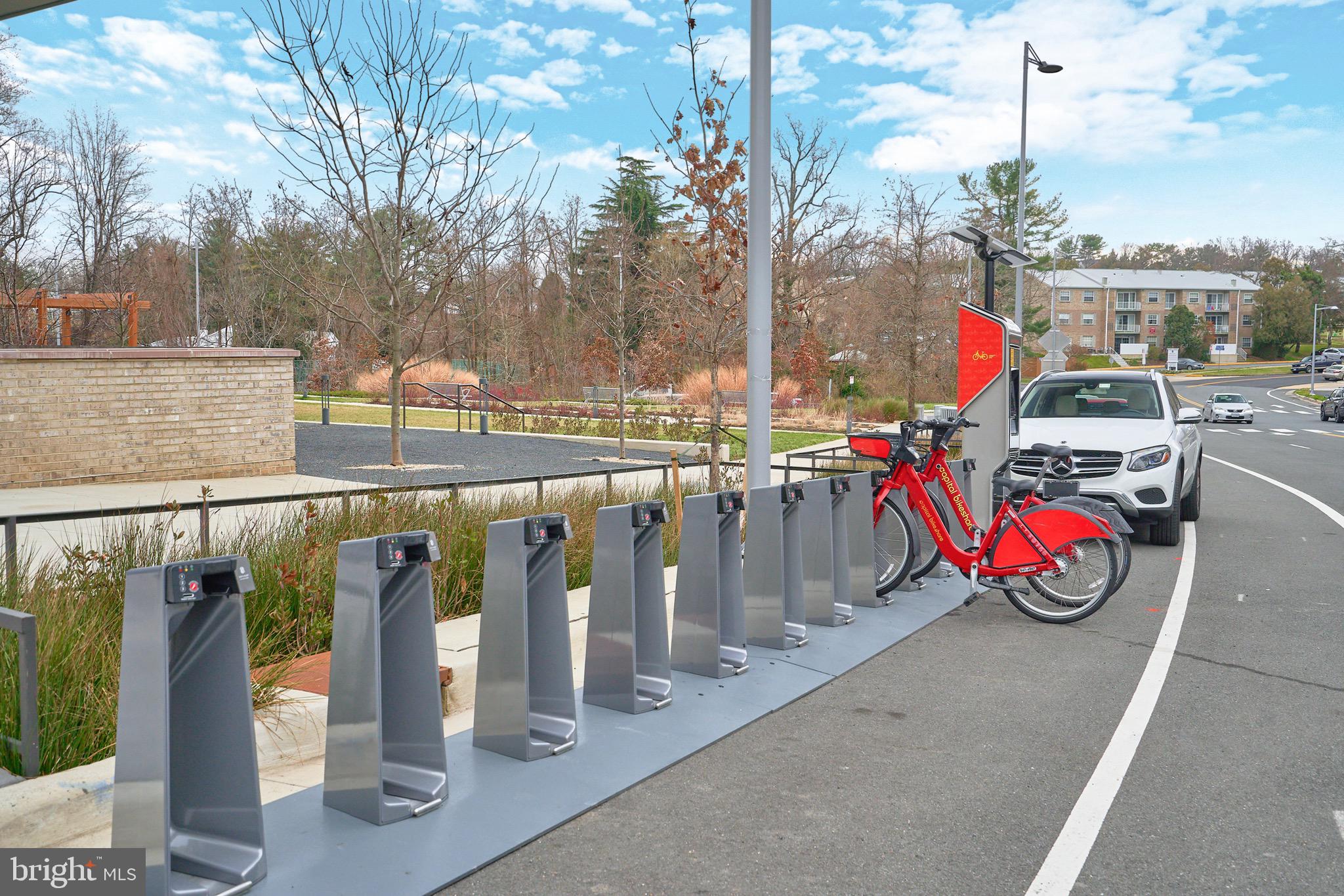 1761 Old Meadow Rd Unit: 307