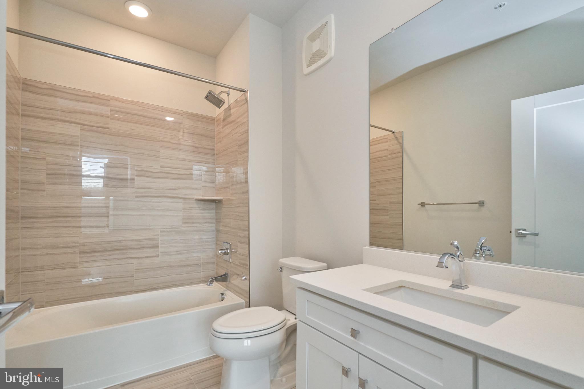 1761 Old Meadow Rd Unit: 307