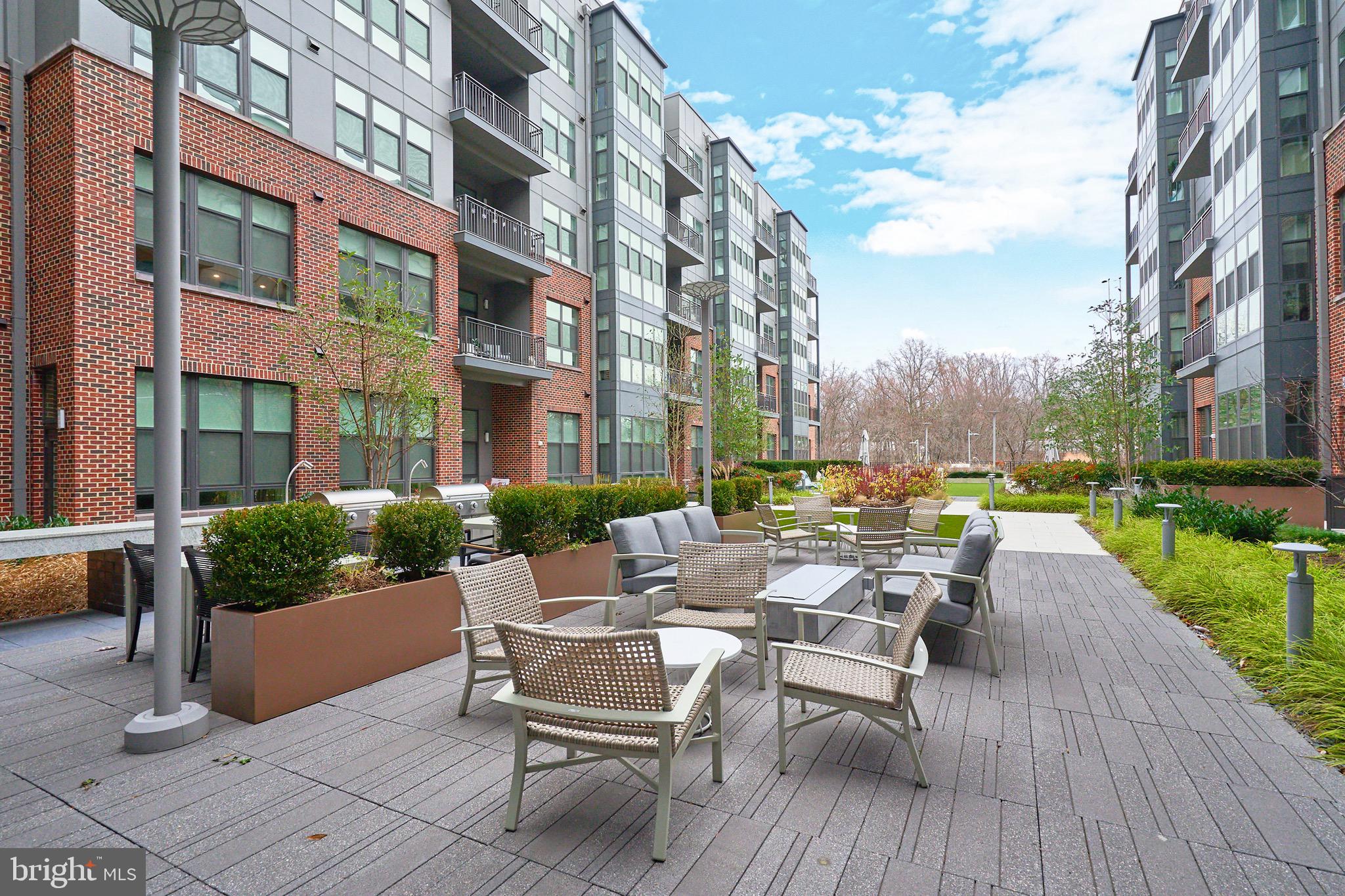 1761 Old Meadow Rd Unit: 307