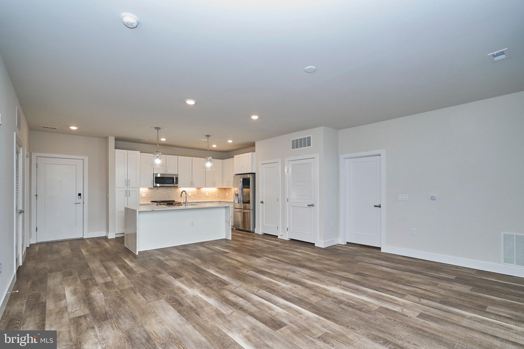 1761 Old Meadow Rd Unit: 307