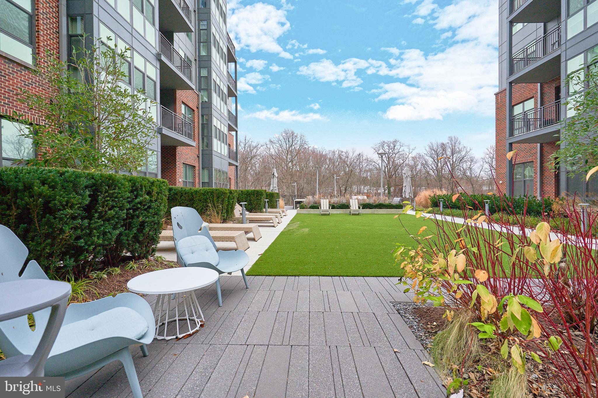 1761 Old Meadow Rd Unit: 307