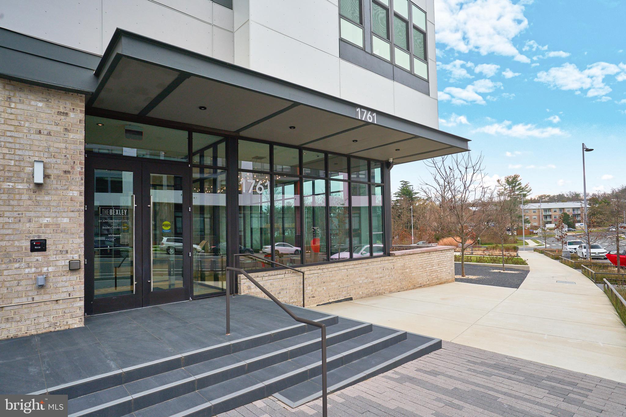 1761 Old Meadow Rd Unit: 307