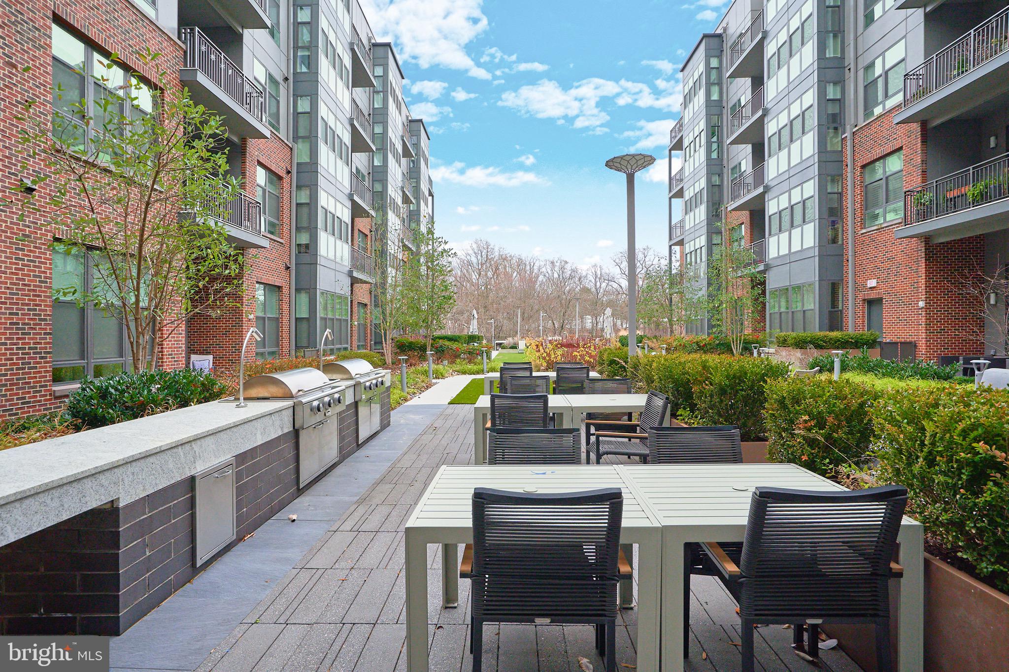 1761 Old Meadow Rd Unit: 307