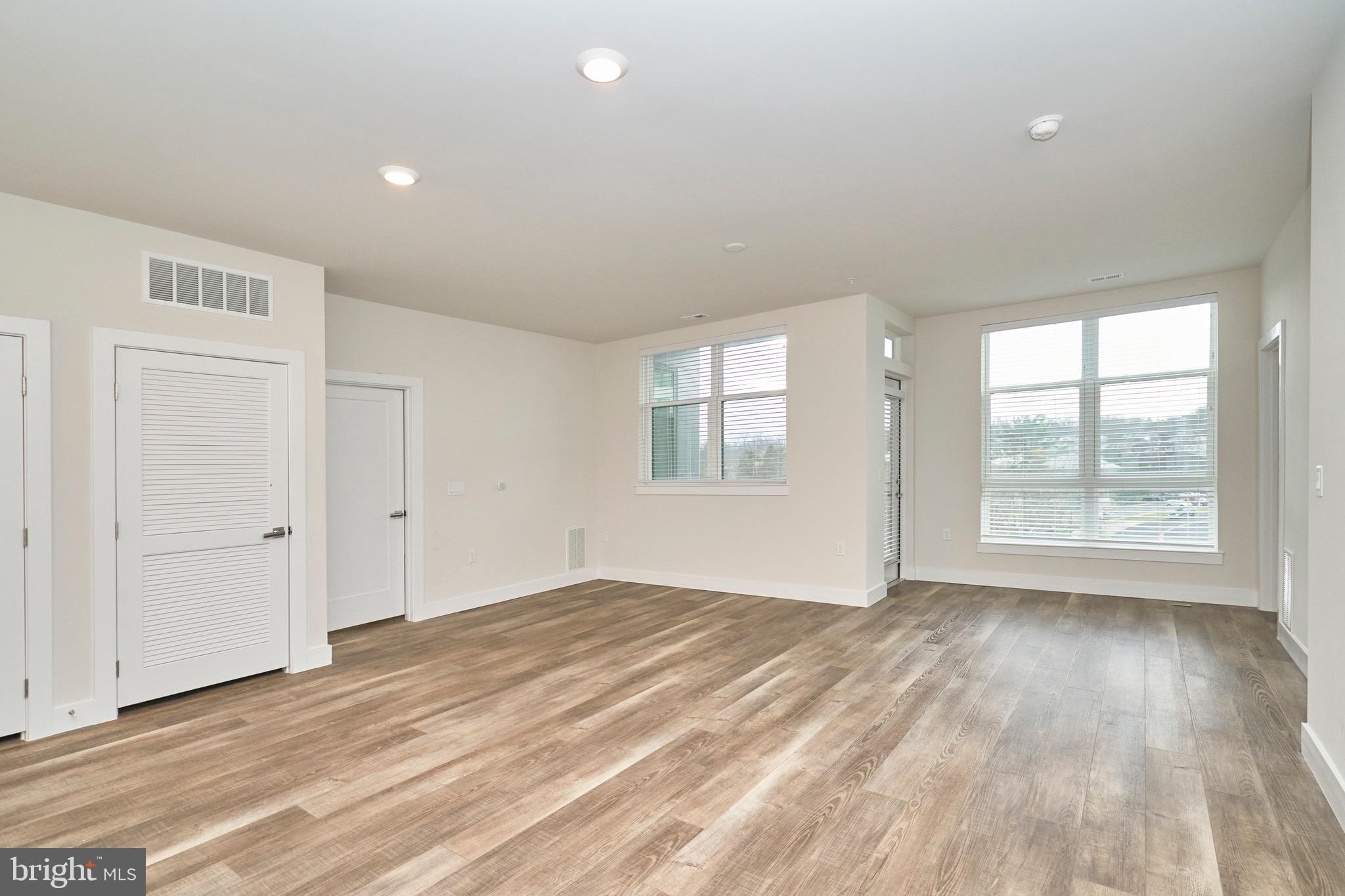 1761 Old Meadow Rd Unit: 307