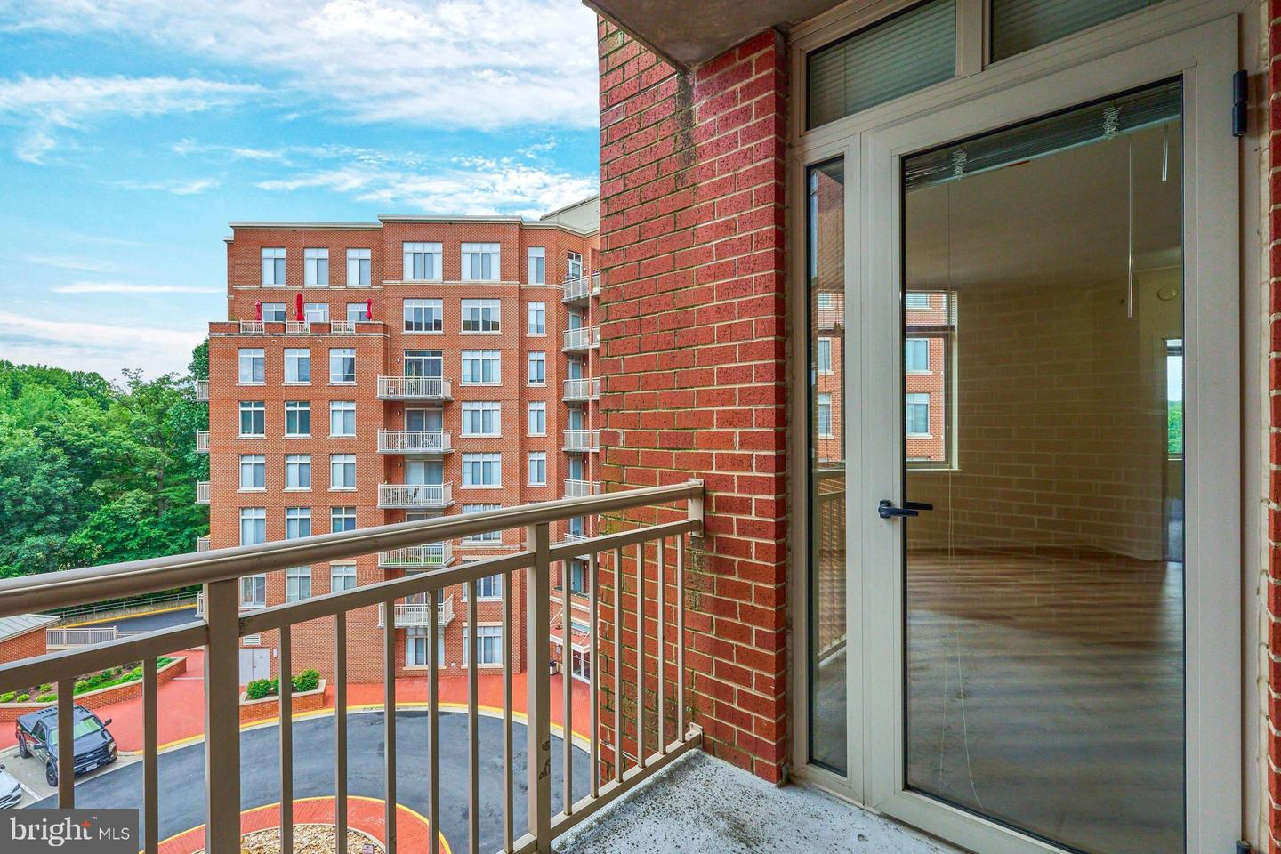4490 MARKET COMMONS DR #501
