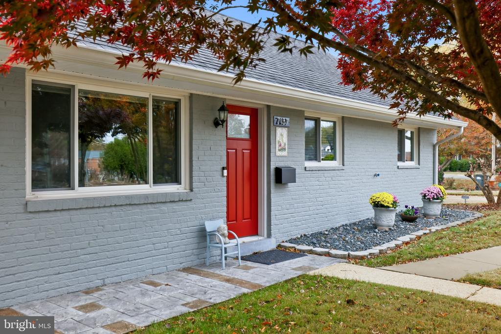 7137 MURRAY LANE