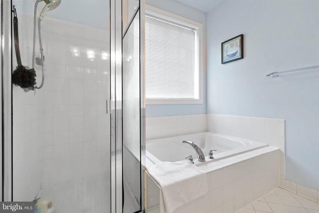 16016 Greymill Manor Dr