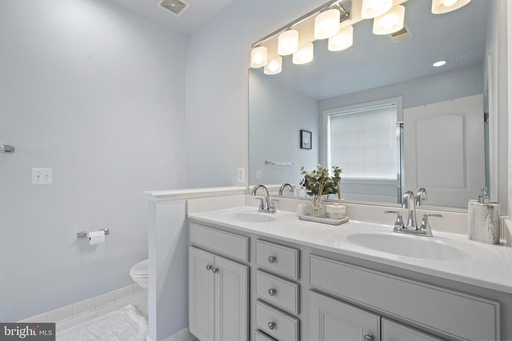 16016 Greymill Manor Dr