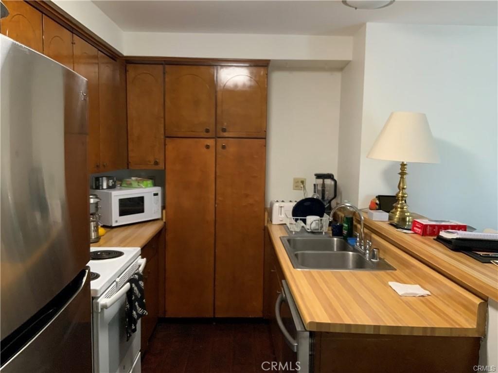 331 W Rosewood Avenue B