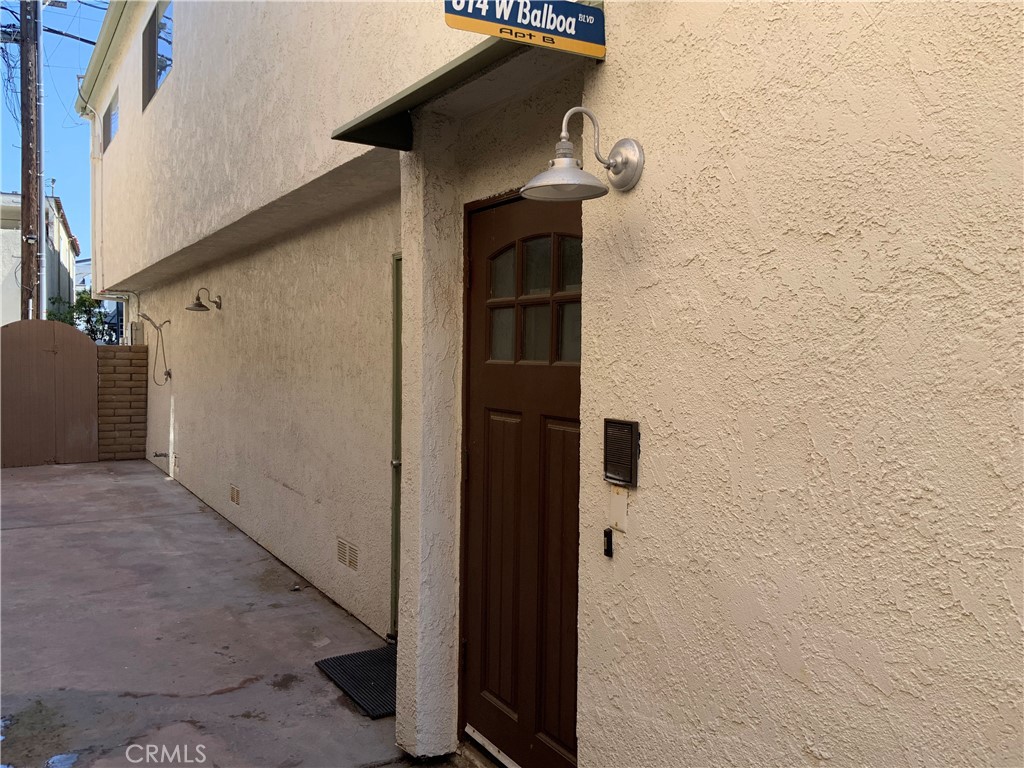 814 W Balboa Boulevard 2