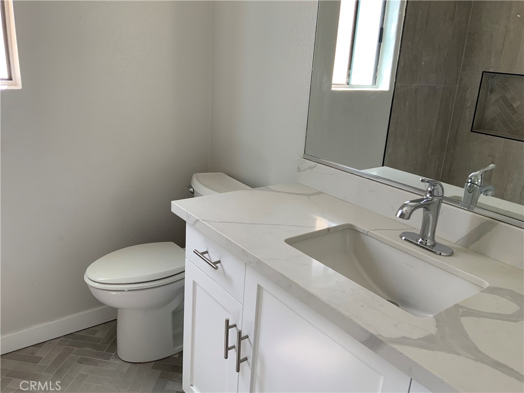 814 W Balboa Boulevard 2