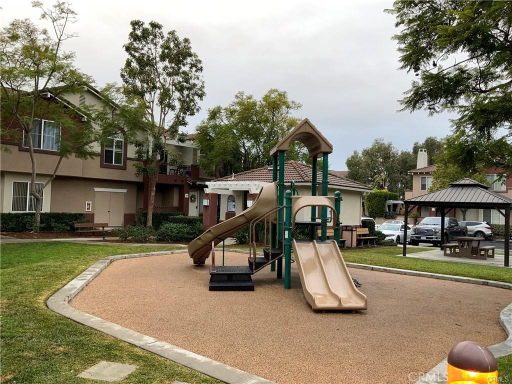 8 Santa Barbara Court