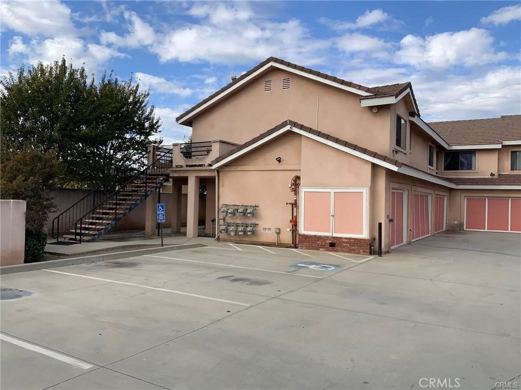 1411 W Hillandale 9