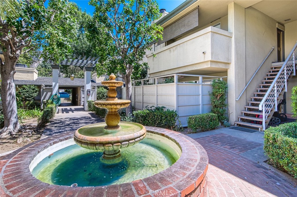 522 W Sierra Madre B