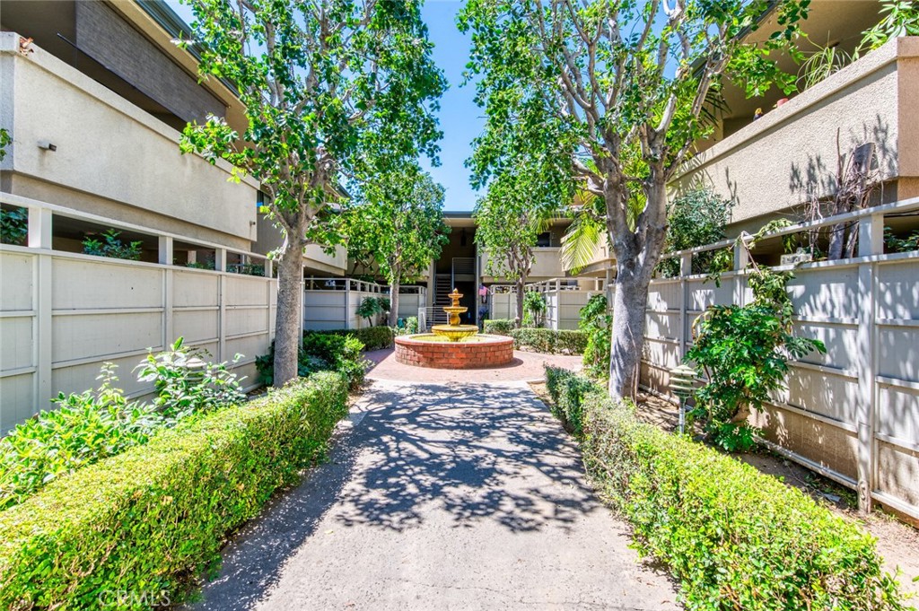 522 W Sierra Madre B