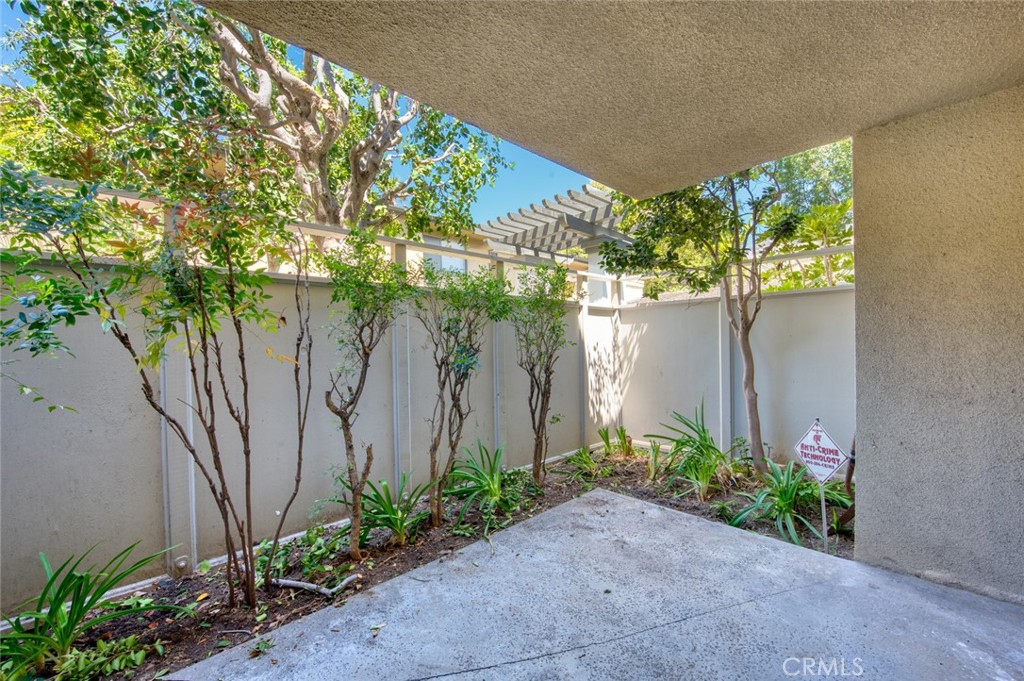 522 W Sierra Madre B