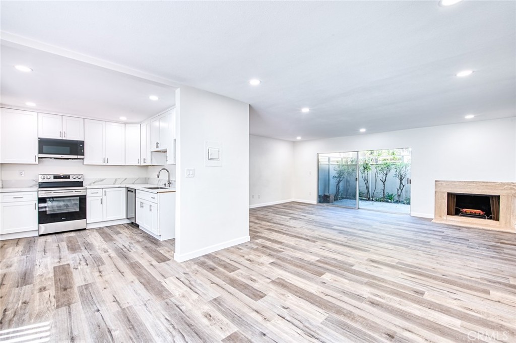 522 W Sierra Madre B