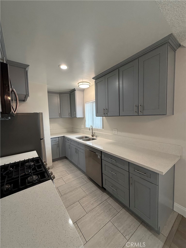 1119 W Duarte Road 18