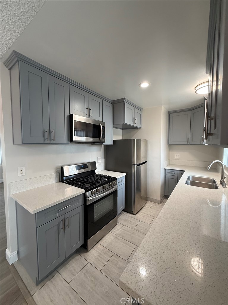 1119 W Duarte Road 18