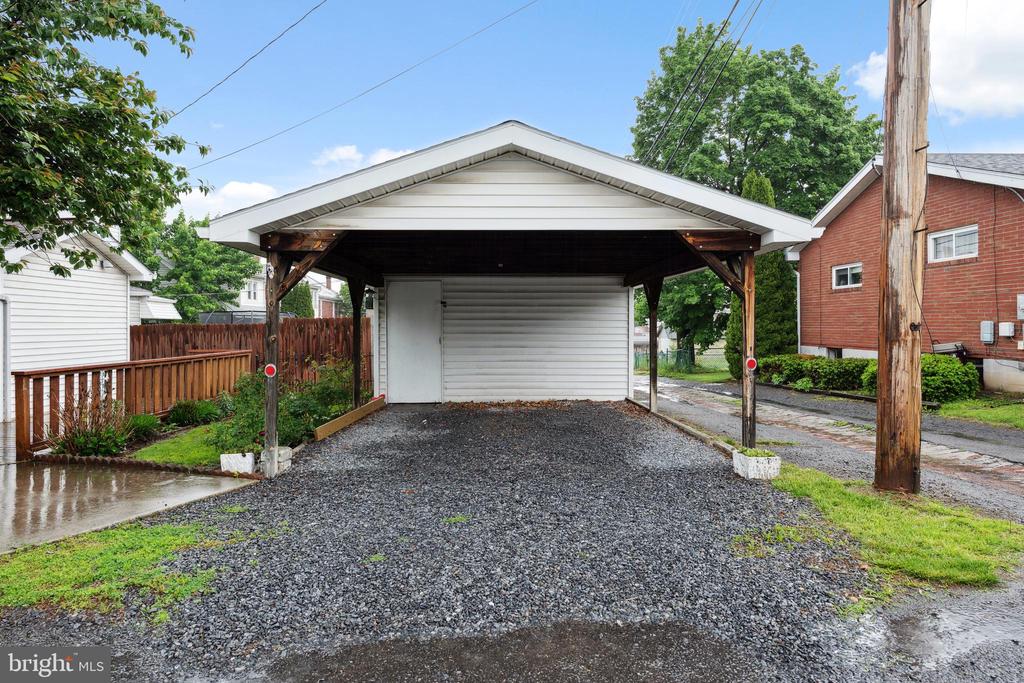640 Hill Top Dr