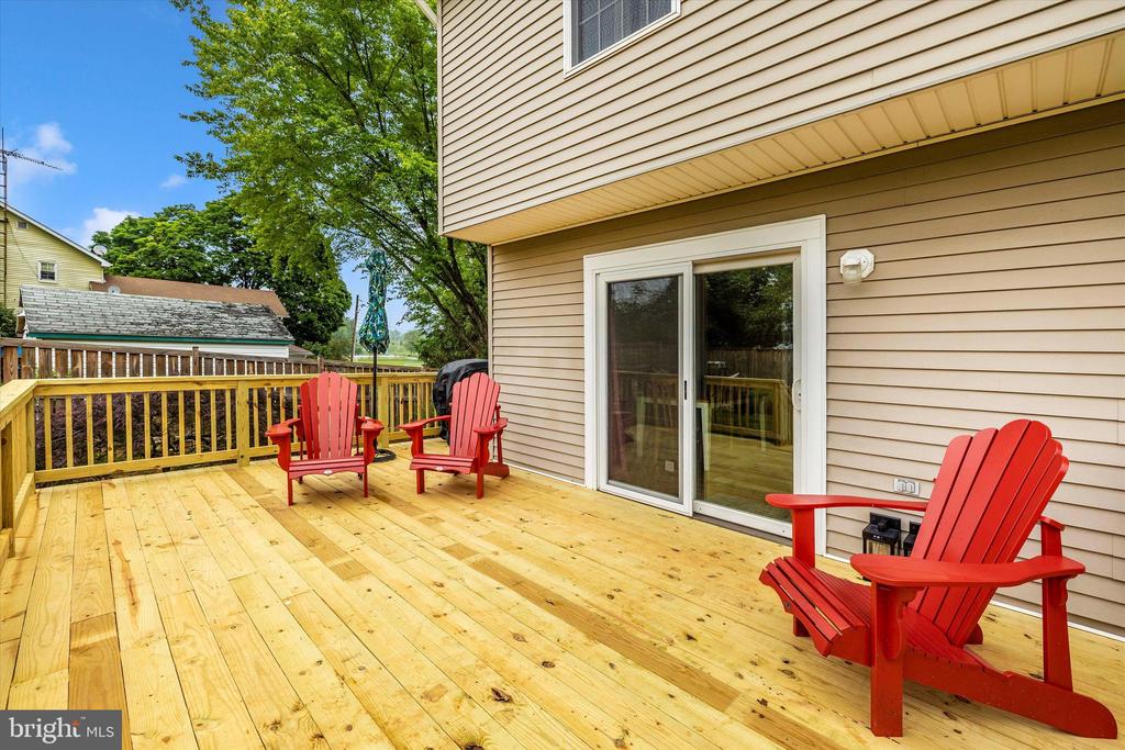 4 Old Barn Ct