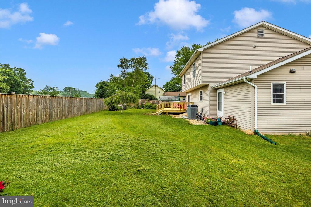 4 Old Barn Ct
