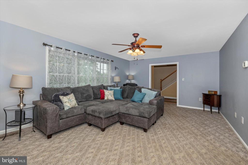 4 Old Barn Ct