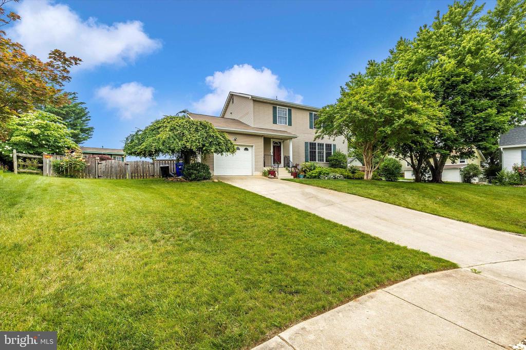 4 Old Barn Ct