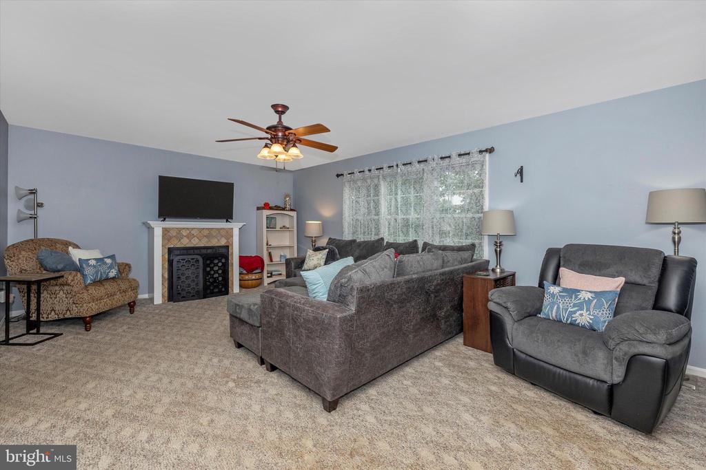 4 Old Barn Ct