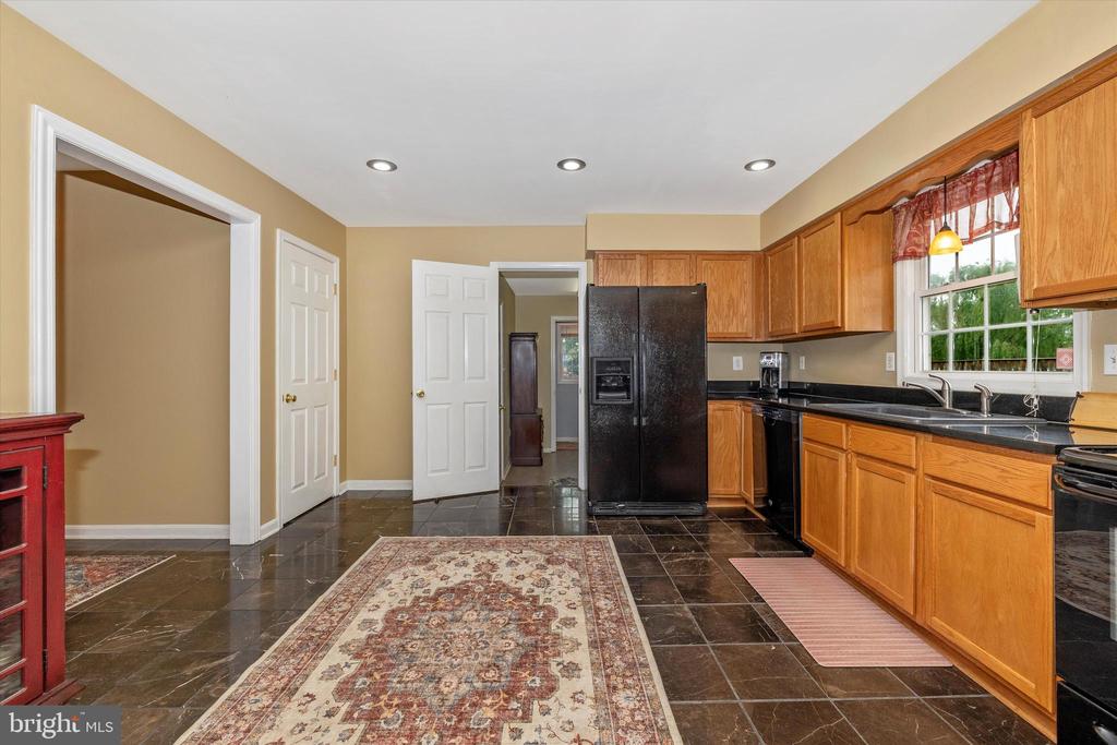 4 Old Barn Ct