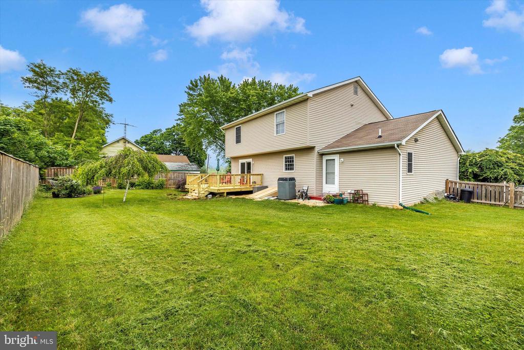 4 Old Barn Ct