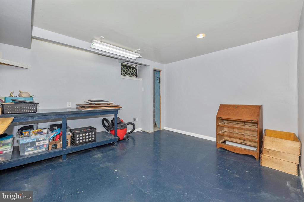 4 Old Barn Ct