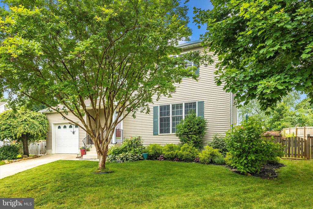 4 Old Barn Ct