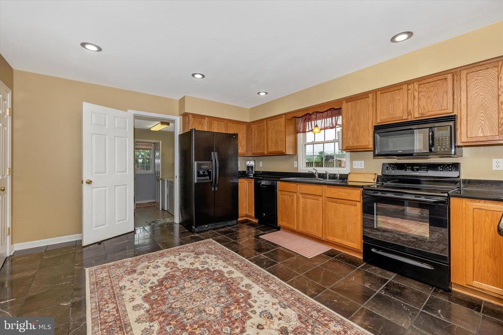 4 Old Barn Ct