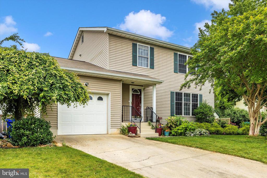 4 Old Barn Ct