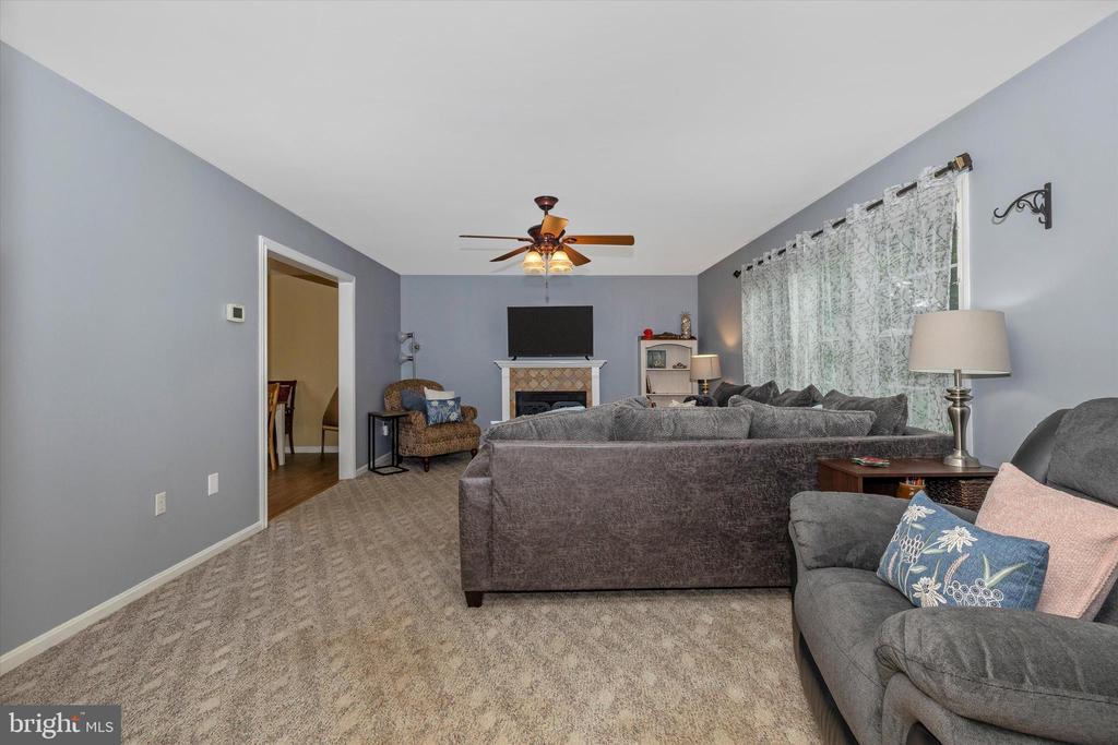 4 Old Barn Ct