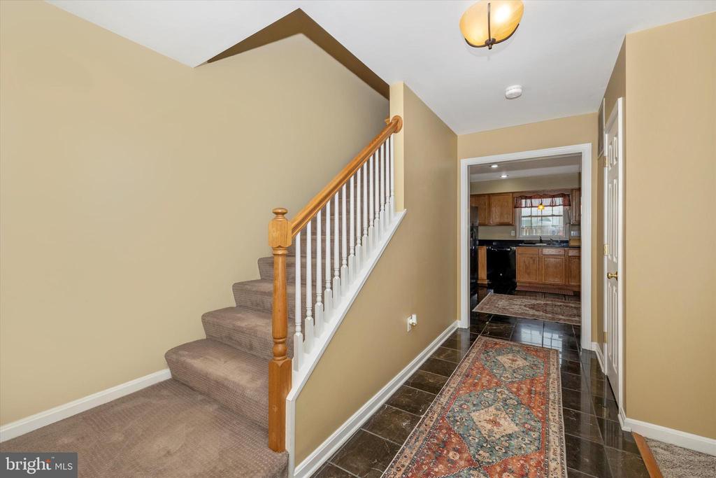 4 Old Barn Ct