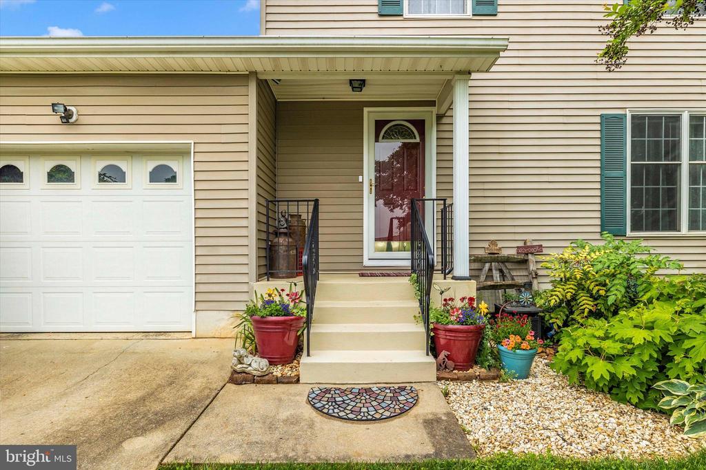 4 Old Barn Ct