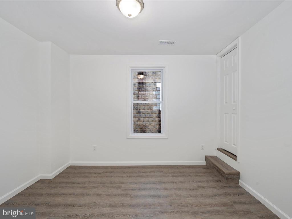 719 Motter Ave